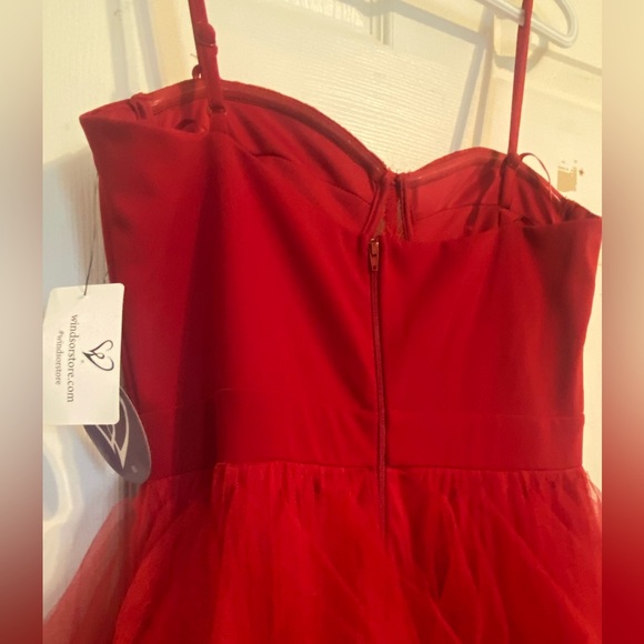 Red formal floor length dress perfect for Prom, bridesmaid or wedding guest! - Picture 4 of 6